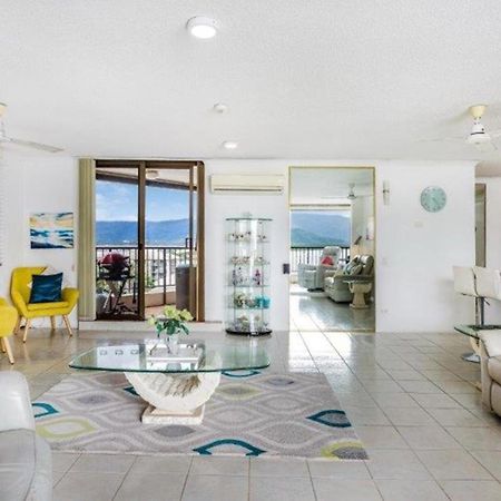 Cairns Ocean View Apartment In Aquarius Exterior photo